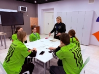 🚀 Региональный этап чемпионата «Профессионалы - 2026» продолжается!  На площадке Ковдорского политехнического колледжа участники осваивали тонкости разделки пробы полезного ископаемого.