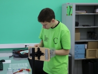 Второй площадкой Кандалакшского индустриального колледжа первого конкурсного дня чемпионата по профессиональному мастерству «Профессионалы - 2026» стала компетенция - «Обслуживание и ремонт оборудования релейной защиты и автоматики».