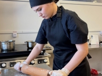 Студентка группы 204 Мария Астафьева совместно с наставником Василием Васильевичем Келемаником активно готовится к участию в региональном этапе чемпионата профессионального мастерства «Профессионалы» в компетенции «Поварское дело».