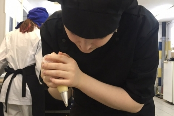 В МСК имени Н.Е.Момота завершился внутренний отборочный этап регионального этапа чемпионата по профессиональному мастерству «Профессионалы» — 2026, по компетенции «Кондитерское дело»